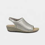 Hazel – Subtle Elegance in Delicate Gray