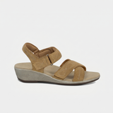 Holly – Warm Elegance in Soft Taupe